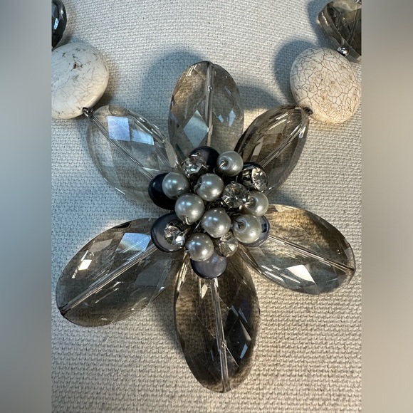 Large chunky smoky gray flower and bead necklace - Picture 3 of 7